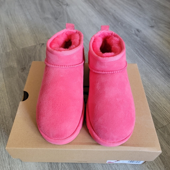 UGG Classic Ultra Mini Boot - Picture 3 of 9